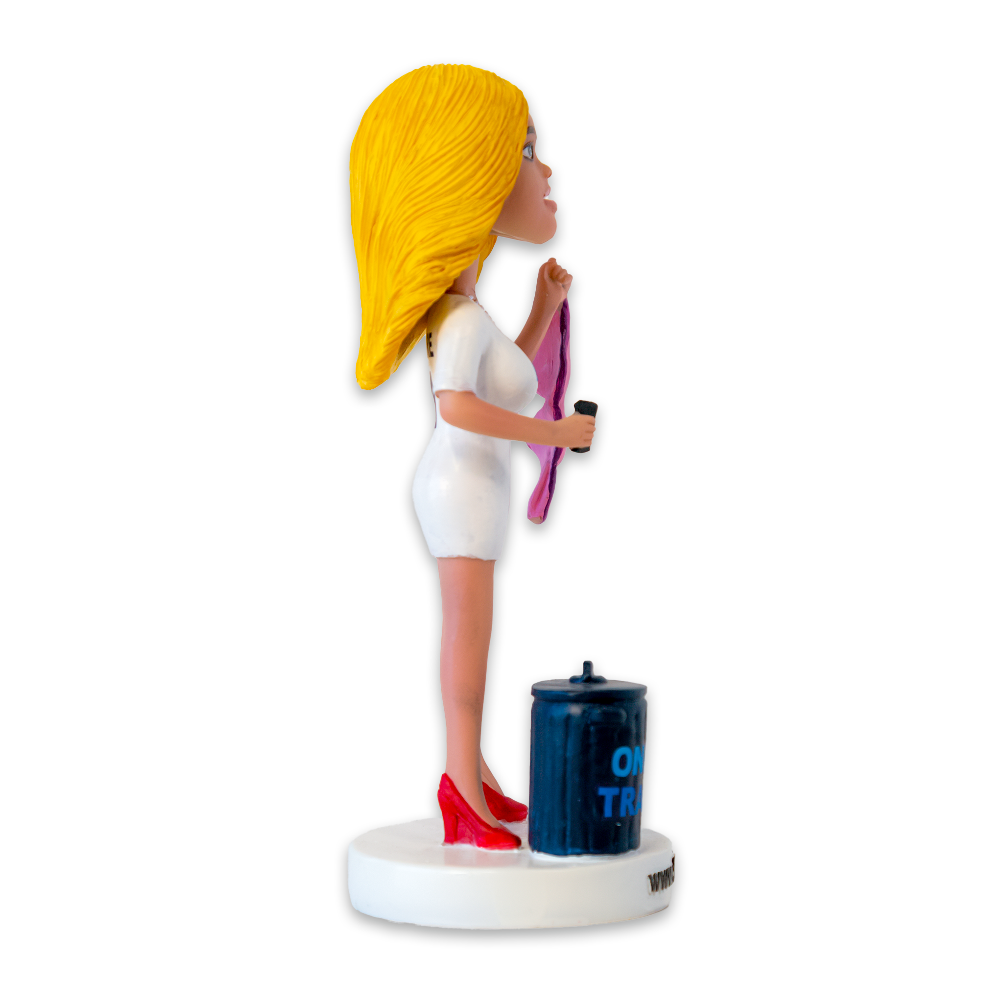 FIXED_BOBBLE_GIRL_SIMP_MART_PRODUCTS_2048_2LEFT.png